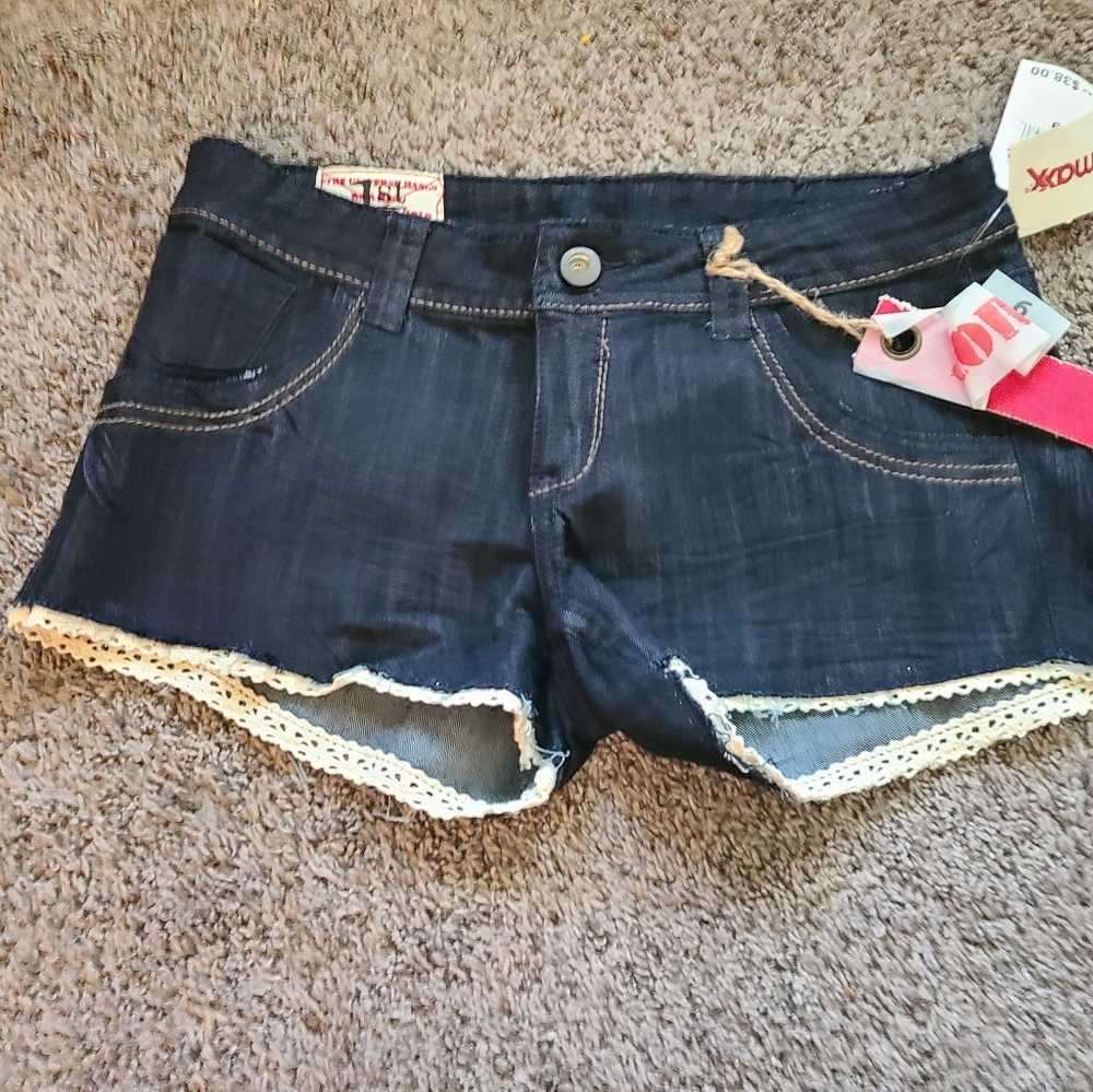Cute Distressed Denium shorts